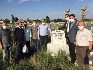 Ağrı’da Spor Camiası Önder Baydar’ı mezarı başında andı