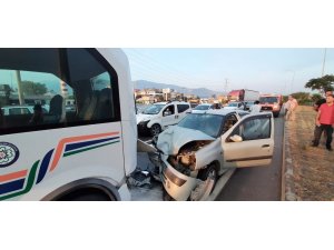 Fethiye’de otomobil yolcu minibüsüne çarptı: 7 yaralı