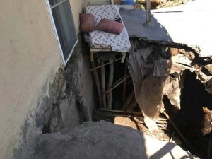 Elazığ’da balkon çöktü, evde mahsur kalan 6 kişi pencereden kurtarıldı