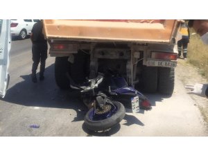 Kamyona arkadan çarpan motosikletin sürücüsü ağır yaralandı