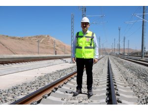 Bakan Karaismailoğlu: “Hedefimiz 2023 yılına 3 bin 500 kilometre demir yolu hattı ile girmek”