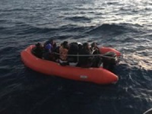 Yunanistan tarafından ölüme terk edilen göçmenleri Türk askeri kurtardı