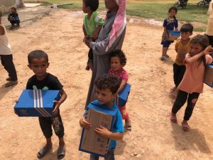 Mehmetçikten Suriyeli çocuklara bayram hediyesi