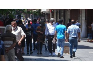 Gaziantep’te cadde ve sokaklarda hareketlilik başladı