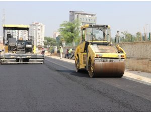 Toroslar’da yol yapım ve asfalt çalışmaları sürüyor