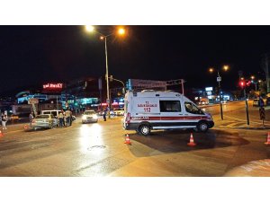 Covid-19 şüphelisi bebek ve annesini taşıyan ambulans kaza yaptı
