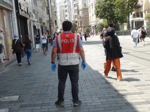 Vakalar artarken Taksim’de maske yine unutuldu