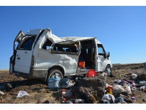 Şanlıurfa’da tarım işçilerini taşıyan minibüs takla attı: 1 ölü, 25 yaralı