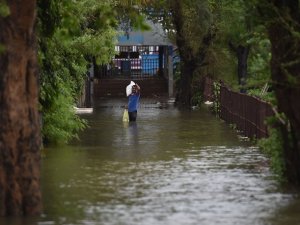 Hindistan'da şiddetli yağış: 15 ölü