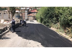 Hakkari’de yama asfalt çalışmaları sürüyor