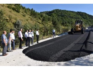 AK Partili vekiller asfalt çalışmalarını inceledi