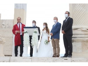 13 asır sonra antik kentte ilk nikah kıyıldı