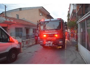 İzmir’de otluk alanda başlayan yangın eve sıçradı