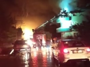 İzmir’de yıldırım düşen evde yangın çıktı