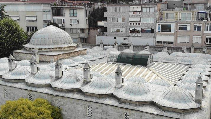 İstanbul’da tarihi caminin bacalarına klima!