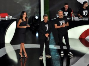 BJK, "Bırakmam Seni" kampanyası ile "Ödül Senin" gecesi düzenledi.