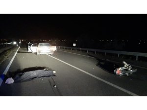 Otomobille motosiklet çarpıştı: 1 ölü, 1 yaralı
