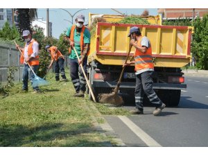 Efeler Belediyesi Umurlu’da refüjler temizledi