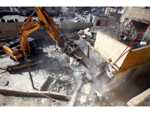 İsrail, Kudüs’te ve El Halil’de  Filistinlere ait evlerini yıktı
