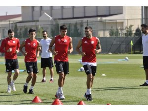 Antalyaspor, Afyonkarahisar kampında ilk antrenmanına çıktı