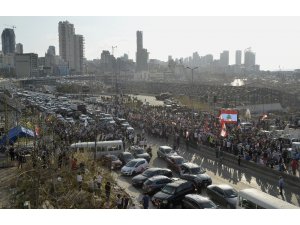Beyrut’ta şiddetli patlamada hayatını kaybedenler için anma töreni