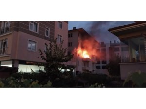 Bolu’da, alev alev yanan evde hasar oluştu