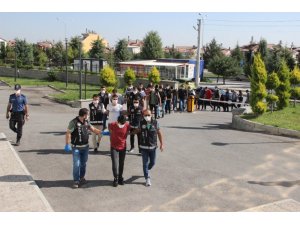 Karaman’da birçok suçtan gözaltına alınan 14 kişi adliyeye sevk edildi