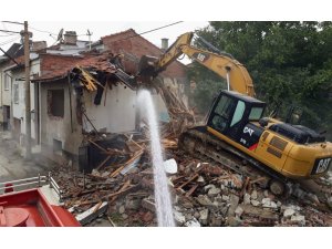 Kütahya’da metruk binaların yıkımı hızlandı