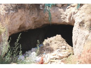Kırşehir’de belediye kaçak su kazısında mağara bulundu