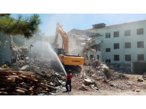 Eski Malkara Devlet Hastanesi’nin yıkımına başlandı