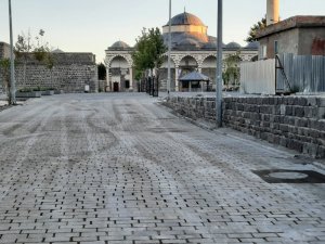 Diyarbakır’da tarihi camilerin çevresi yenileniyor