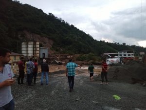 Trabzon’un Of ve Hayrat ilçelerinde sel ve heyelanların ardından yaralar sarılmaya çalışılıyor