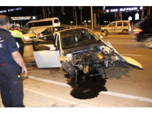 Kocaeli’de otomobil bariyerlere çarptı: 1 yaralı