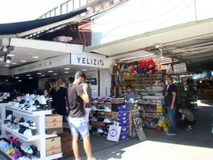 İBB'nin talebiyle, Beşiktaş İskelesi'ndeki dükkanlar tahliye ediliyor.
