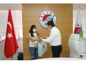 Kepez’de LGS’de ilk 3’e girenlere bilgisayar ödülü