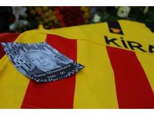 Göztepe’nin efsane oyuncusu ’Bombacı’ Halil Kiraz son yolculuğuna uğurlandı