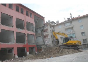 Tosya Namık Kemal  Ortaokulu yıkılıyor