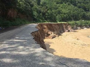 Ulaştırma ve Altyapı Bakanlığı selden zarar gören yolları yeniliyor