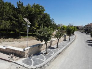 Karaman Belediyesi kaleyi çevreleyen kaldırımları yeniliyor