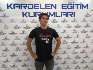 YKS Türkiye birincisi Hüseyin Kağan Özdemir, TOBB Üniversitesi Tıp Fakültesini kazandı