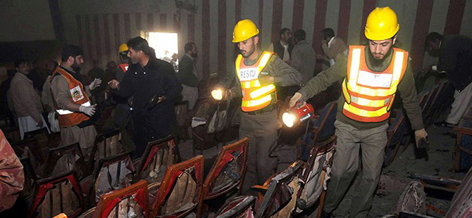 Pakistan'da sinemaya bombalı saldırı: 11 ölü