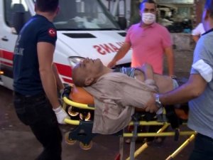 Yaşanan çatışmada mekanı basan 3 şahıs silahla yaralanarak hastaneye kaldırıldı.