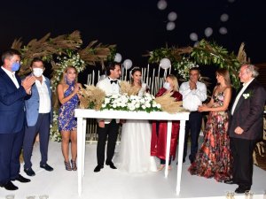 Nesil-Gizem Erciyas çifti düğün töreninin ardından bir haftalık balayı tatili için Marmaris’e gittiler.
