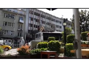 Bursa’da tarihi dönüşüm için 6 katlı bina böyle yıkıldı