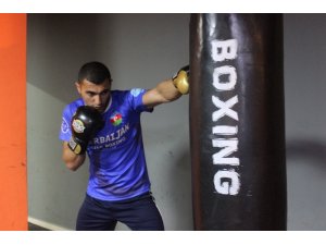 Azerbaycanlı sporcu Aykhan Mammadov, gençleri savunma sporlarına teşvik ediyor
