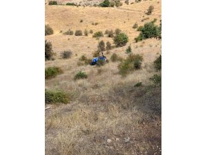 Sivas’ta traktör şarampole devrildi: 4 yaralı