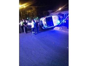 Diyarbakır’da otomobil ambulansla çarpıştı: 2 yaralı
