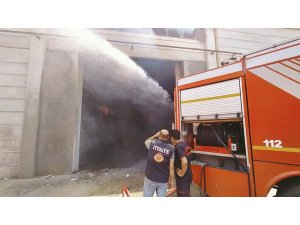 Kahramanmaraş’ta fabrika yangını söndürüldü