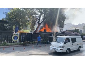 İstanbul’da özel üniversitenin yanındaki restoran alev alev yandı