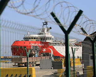 'Oruç Reis' sismik araştırma gemisi, Antalya Limanı'nda bakıma alındı     